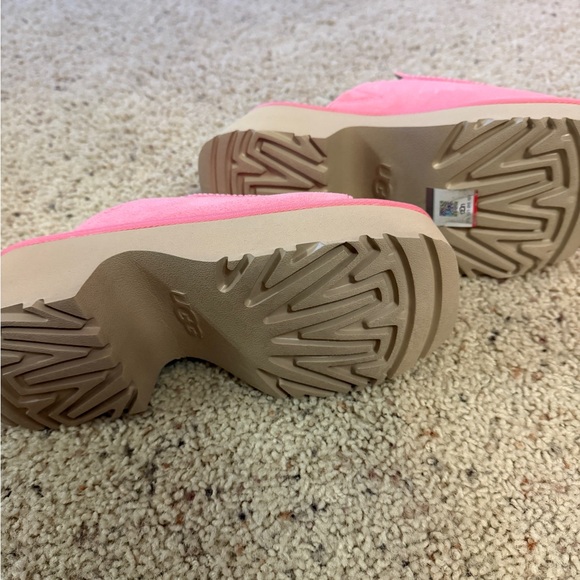 UGG Bright Pink Suede Slides - Picture 4 of 4